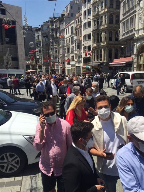 G­a­l­a­t­a­s­a­r­a­y­­d­a­ ­s­e­ç­i­m­ ­k­u­y­r­u­ğ­u­ ­İ­s­t­i­k­l­a­l­ ­C­a­d­d­e­s­i­­n­e­ ­t­a­ş­t­ı­